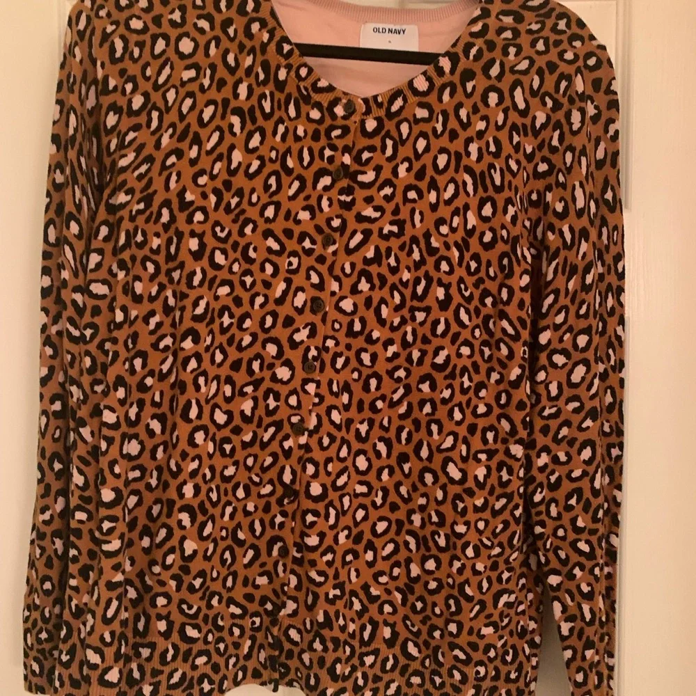 Old Navy Brown and pink leopard‎ sweater